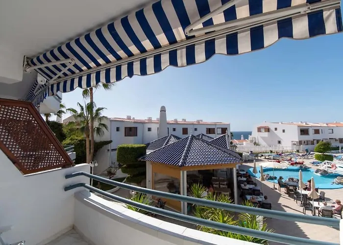 Club Atlantis 120 - With Sea And Pool View Апартаменты *